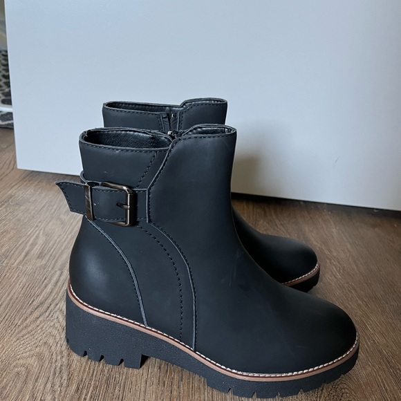 Aqua college lug sole black booties - Picture 2 of 4